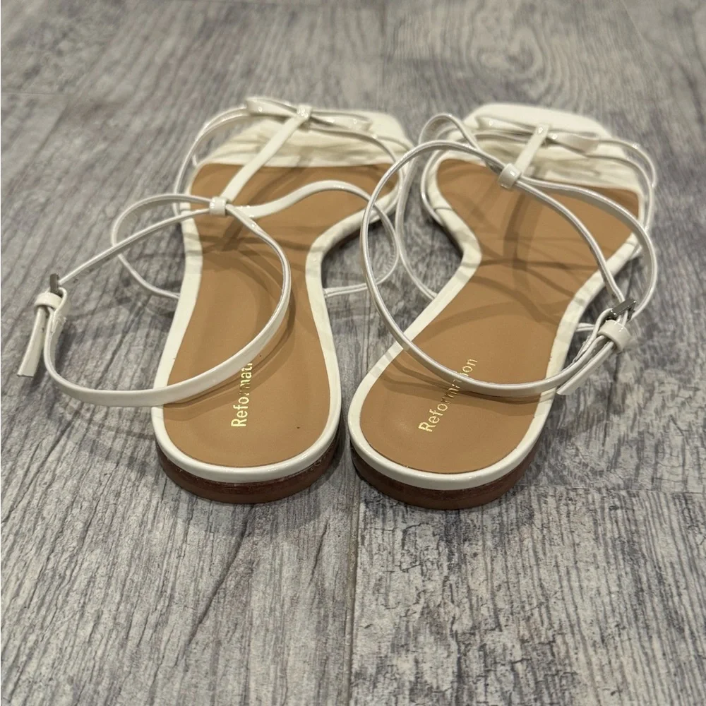 NEW Reformation white patent leather Maya bow sandals